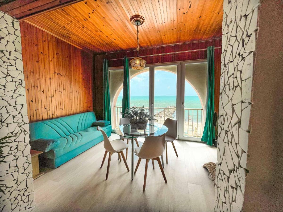 Athena Sea Front Apartment, Parking & Pool Лаго-Патрия Экстерьер фото