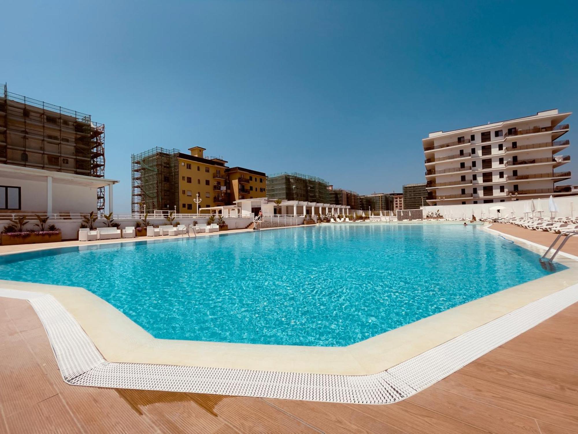 Athena Sea Front Apartment, Parking & Pool Лаго-Патрия Экстерьер фото